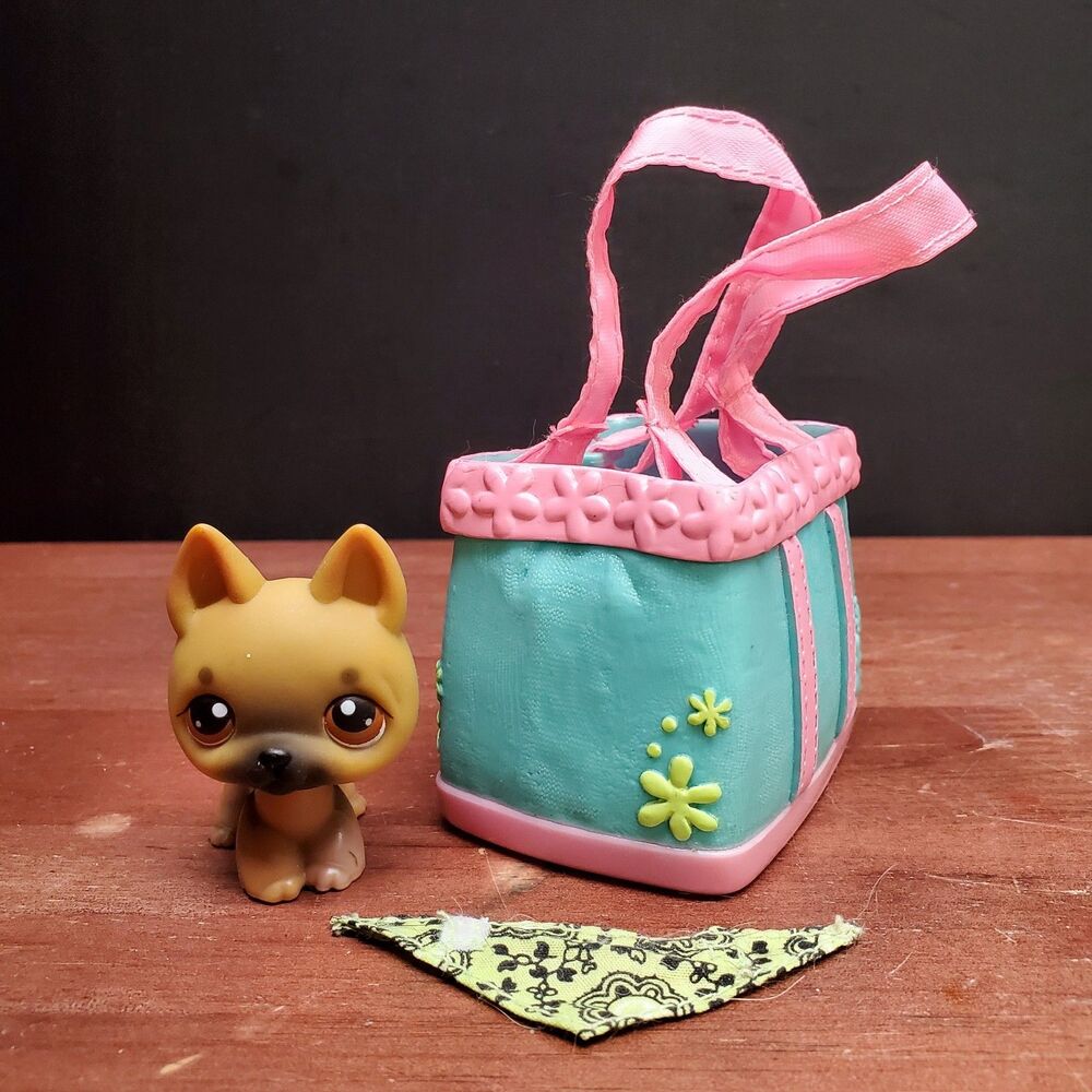 LPS Littlest Pet Shop #61 German Shepherd With Carrier and Bandanna 2004